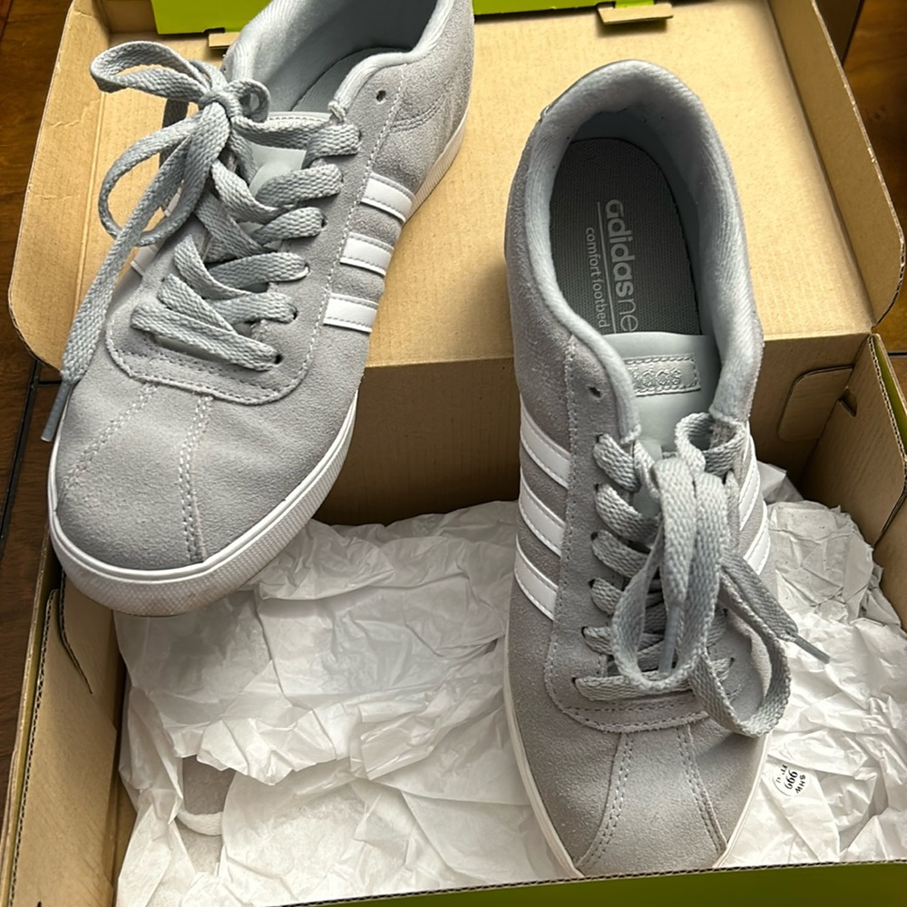 ADIDAS COURTSET WOMEN’S SIZE 8
